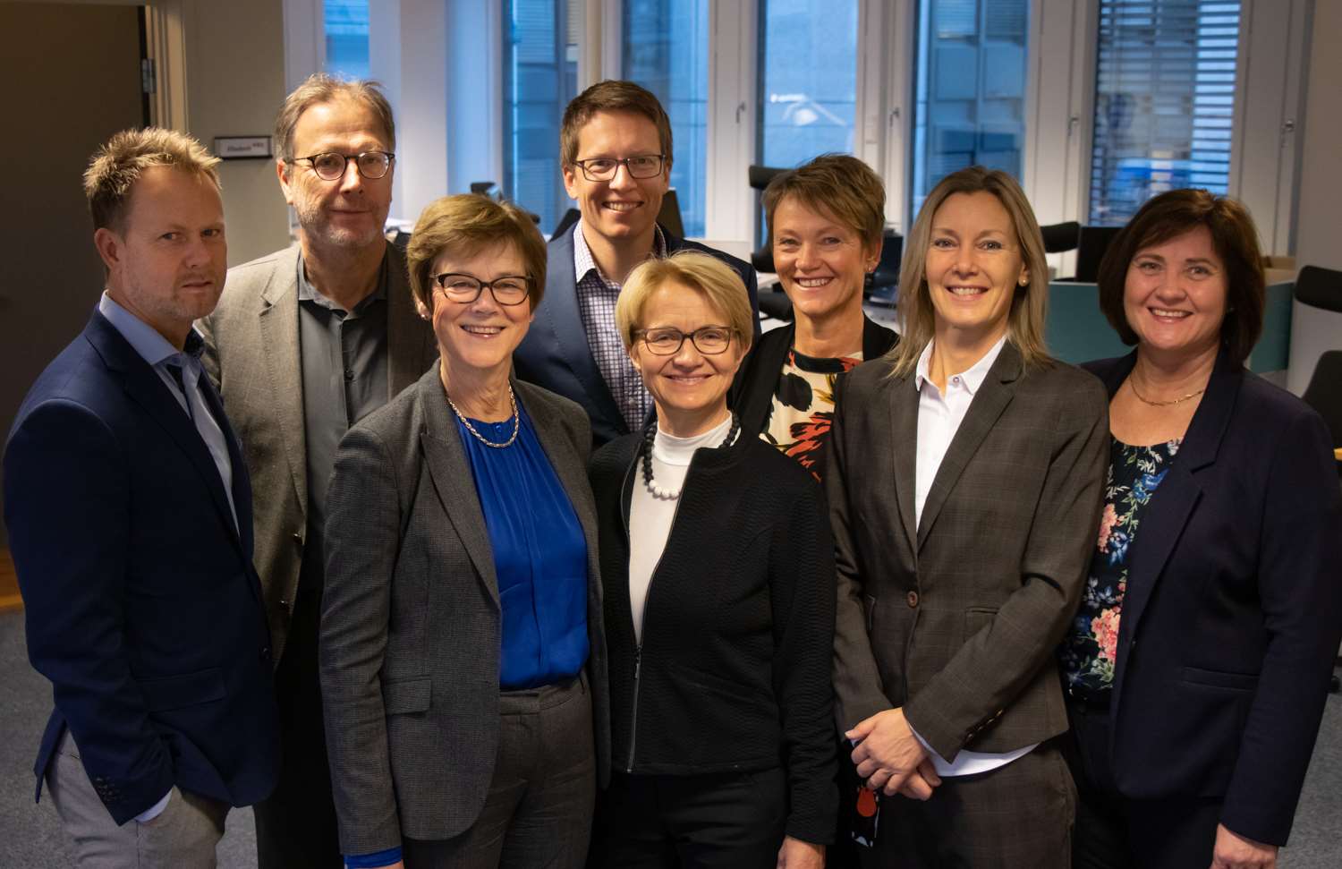 Elisabeth Enger sammen med hele den nye ledergruppa i Nye Drammen kommune.